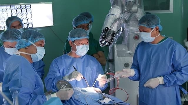 Modus V Synaptive Robotic System in use during neurosurgery